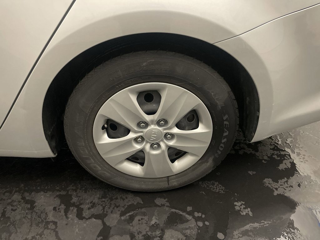 Used 2017 Kia Forte LX image 22