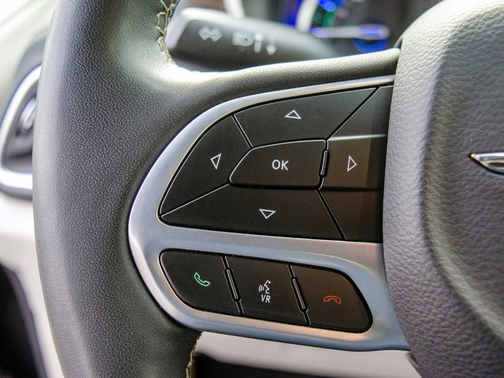 Used 2023 Chrysler Pacifica Limited image 16