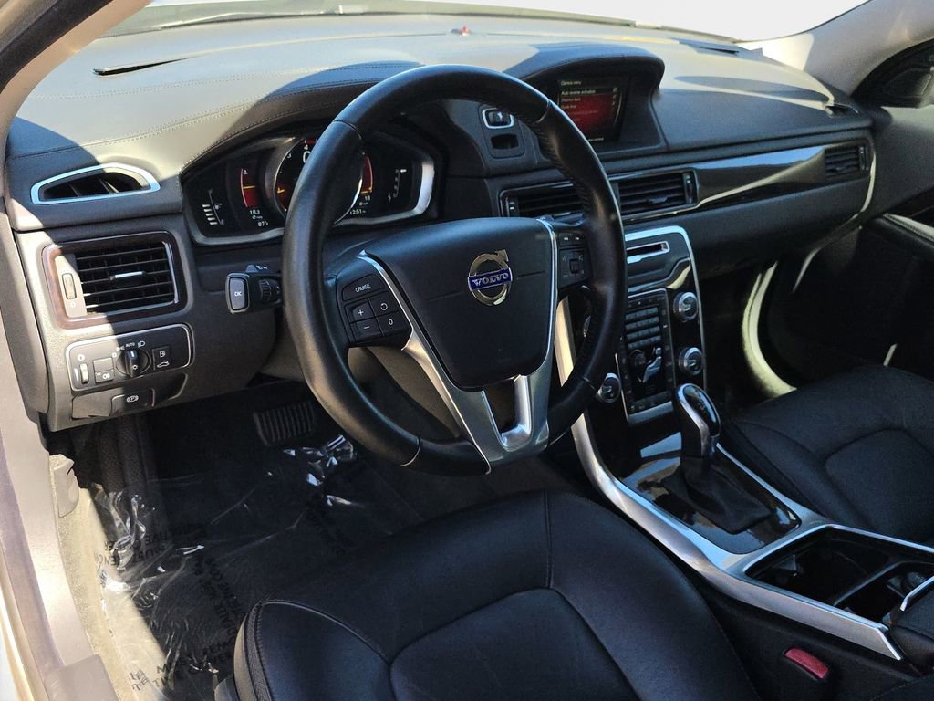 Used 2016 Volvo XC70 T5 Premier w/ Proximity Package image 19