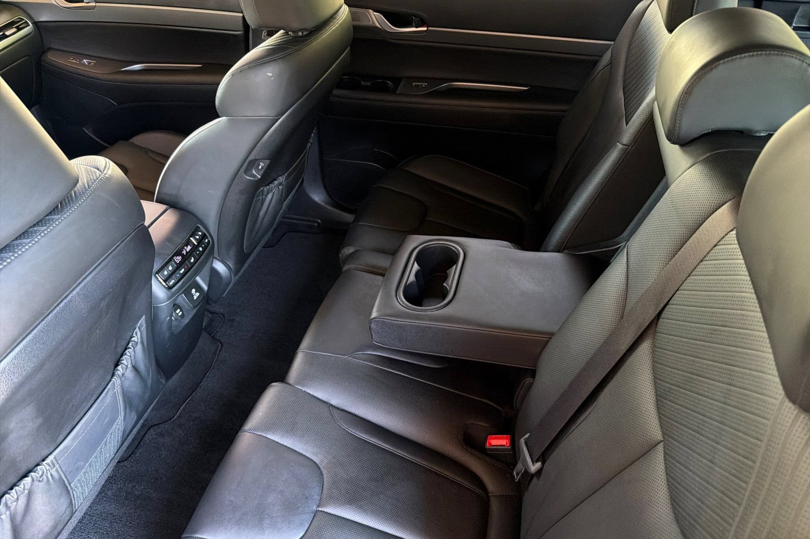 Used 2024 Hyundai Palisade SEL AWD/4WD image 16