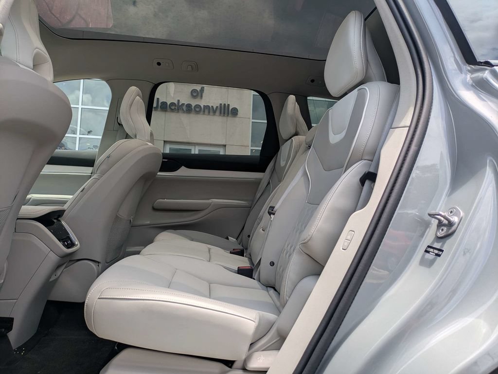 Certified 2025 Volvo EX90 Ultra AWD/4WD image 17