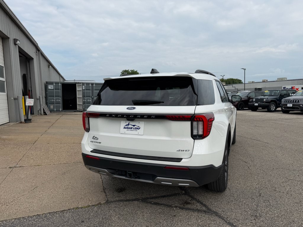 Used 2025 Ford Explorer Active w/ Active Comfort Package AWD/4WD image 5