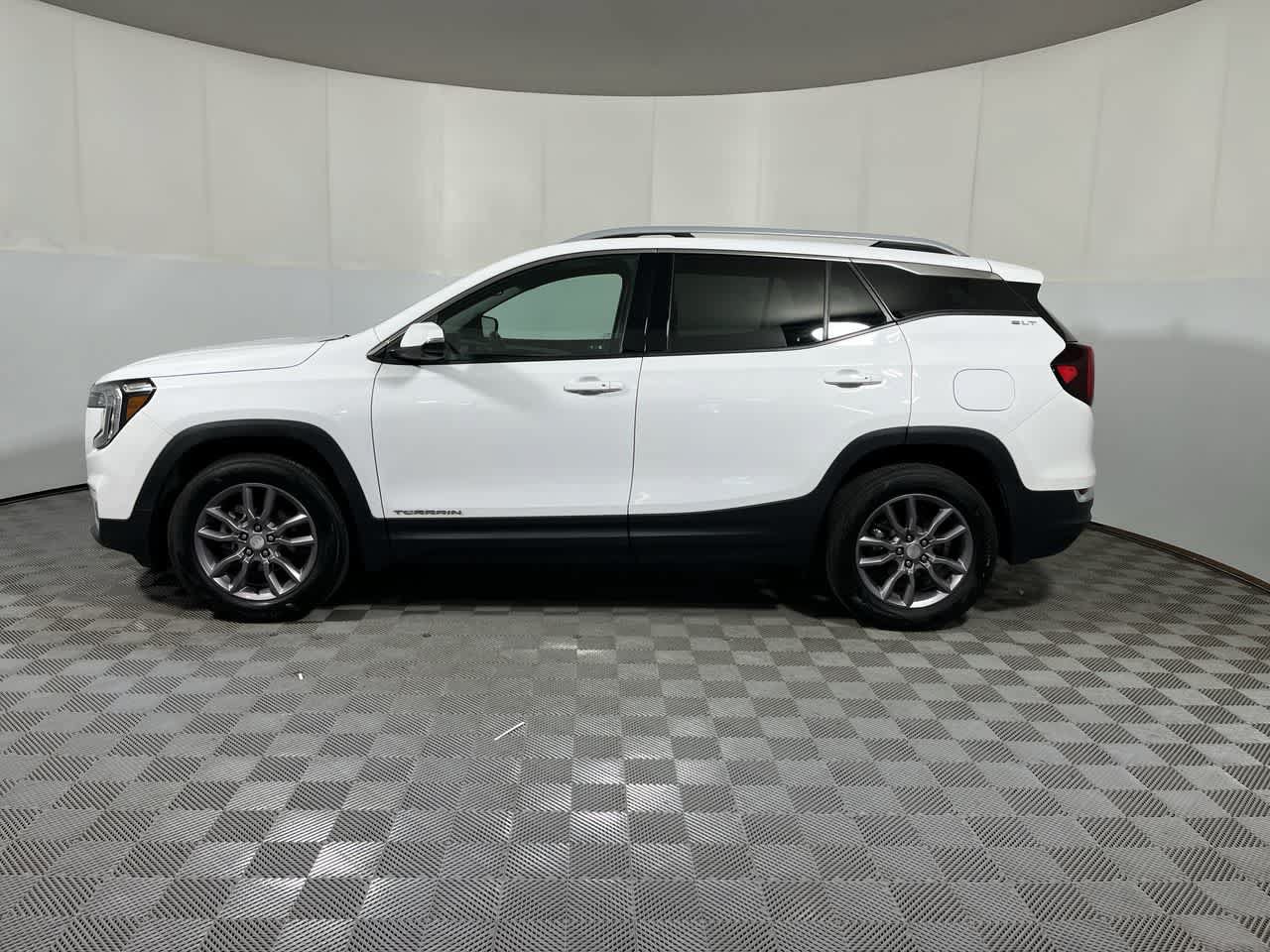 Used 2023 GMC Terrain SLT w/ Tech Package AWD/4WD image 5
