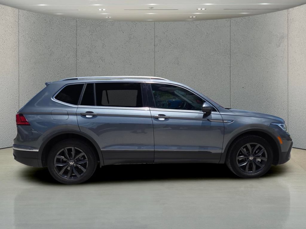 Used 2024 Volkswagen Tiguan SE FWD image 2