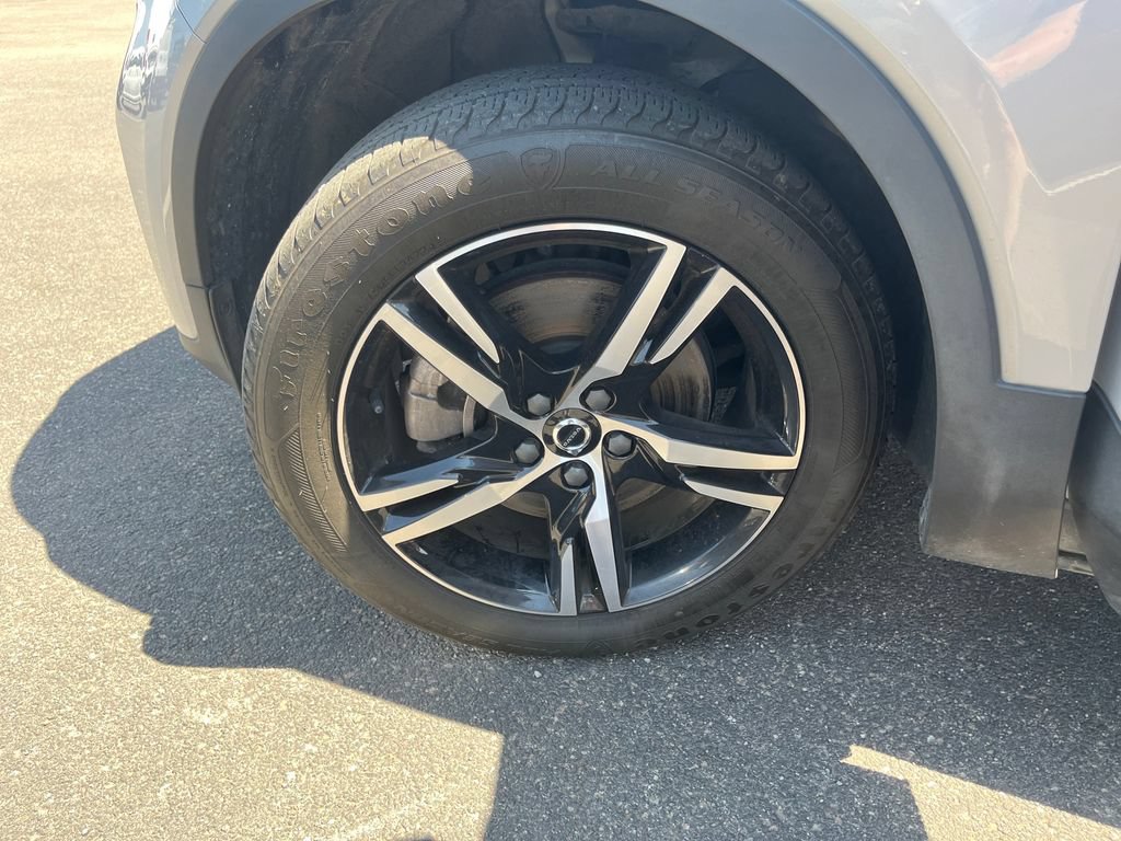 Used 2023 Volvo XC40 B5 Plus AWD/4WD image 27