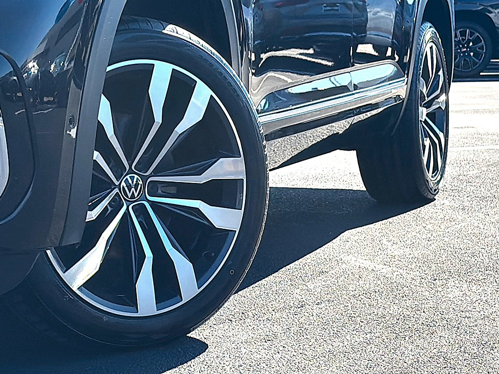 Used 2022 Volkswagen Atlas Cross Sport SEL Premium R-Line w/ Cross Sport MDO Package AWD/4WD image 3
