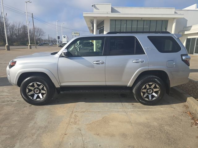 Used 2024 Toyota 4Runner TRD Off-Road image 2