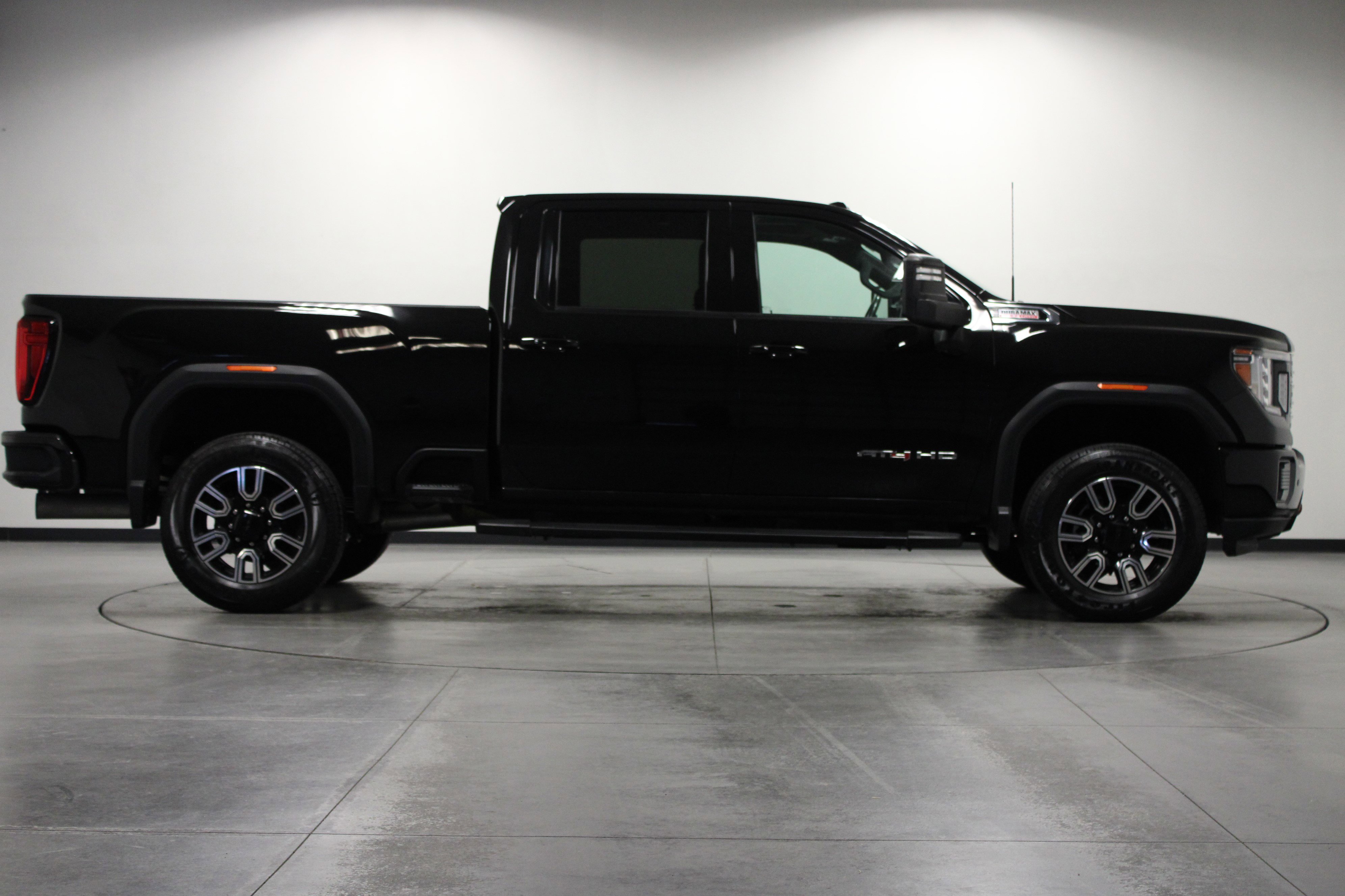 Used 2020 GMC Sierra 2500 AT4 w/ AT4 Premium Package image 3