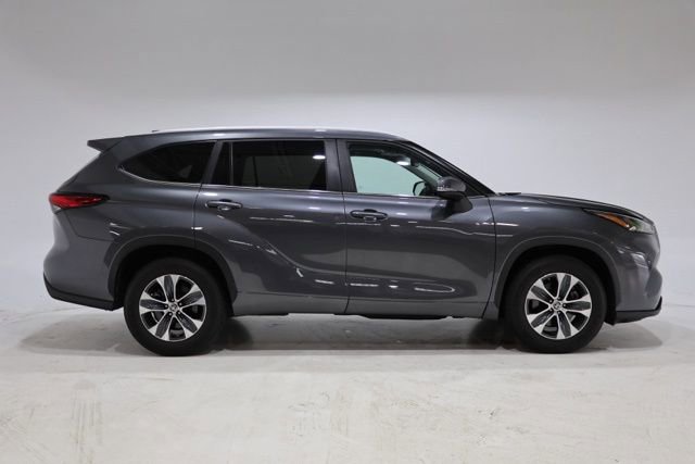 Used 2023 Toyota Highlander XLE image 8