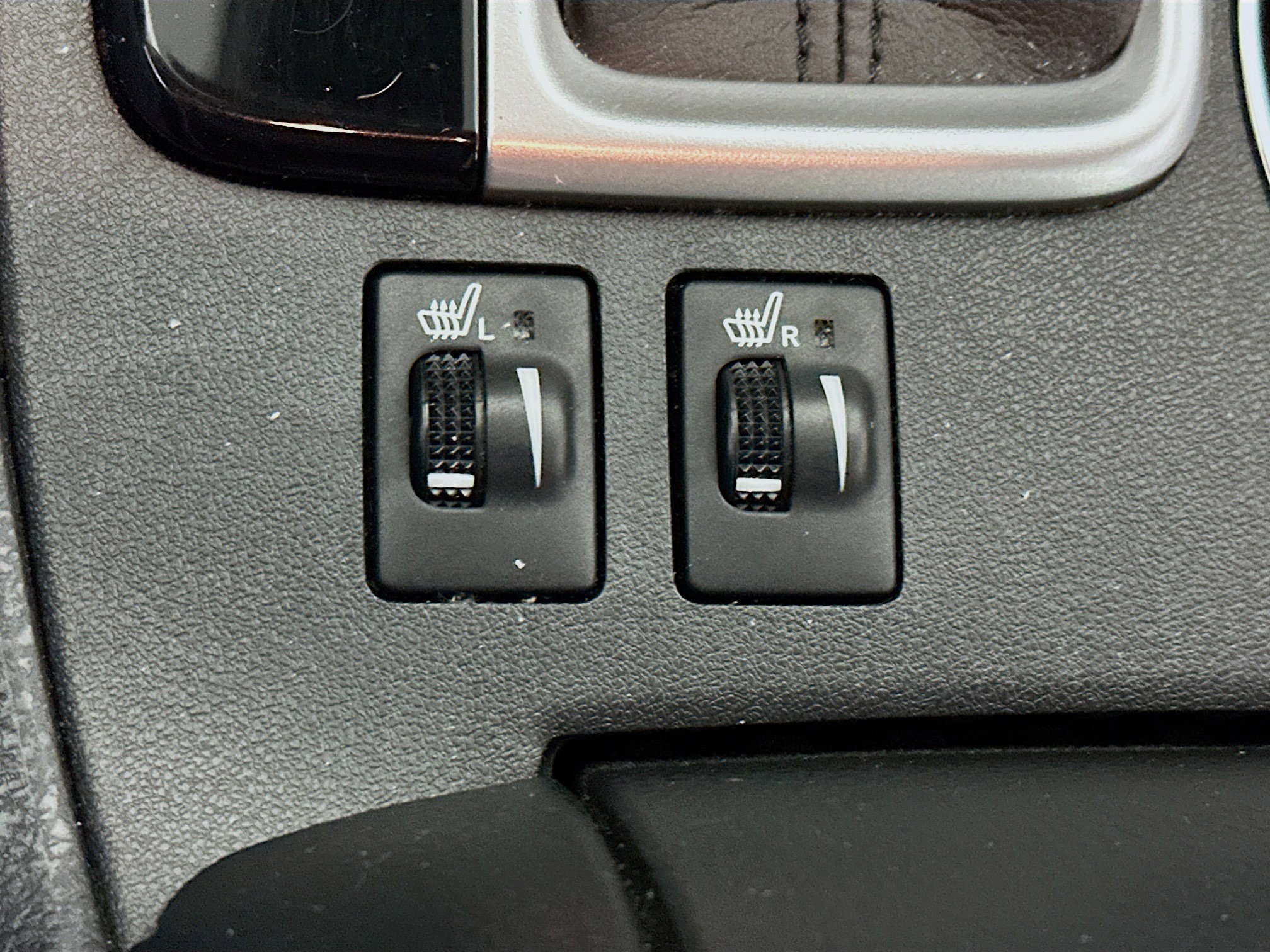 Used 2018 Toyota Highlander SE image 26