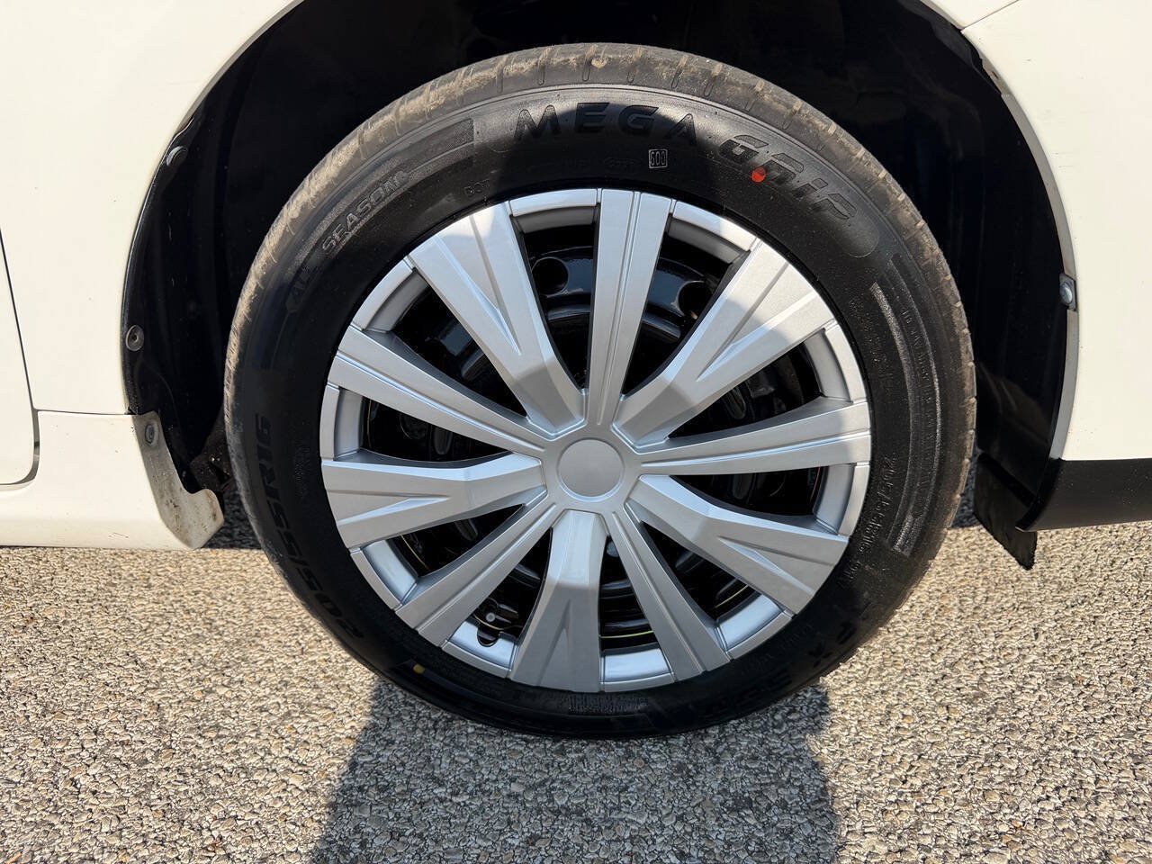 Used 2012 Toyota Corolla LE FWD image 29