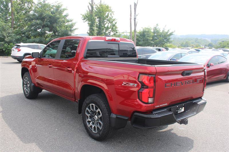Used 2024 Chevrolet Colorado Z71 w/ Z71 Convenience Package 2 AWD/4WD image 5