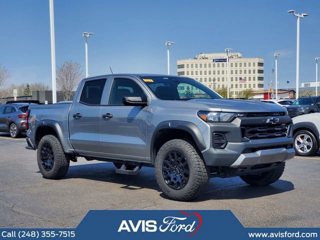 Used 2024 Chevrolet Colorado Trail Boss w/ Advanced Trailering Package AWD/4WD image 2
