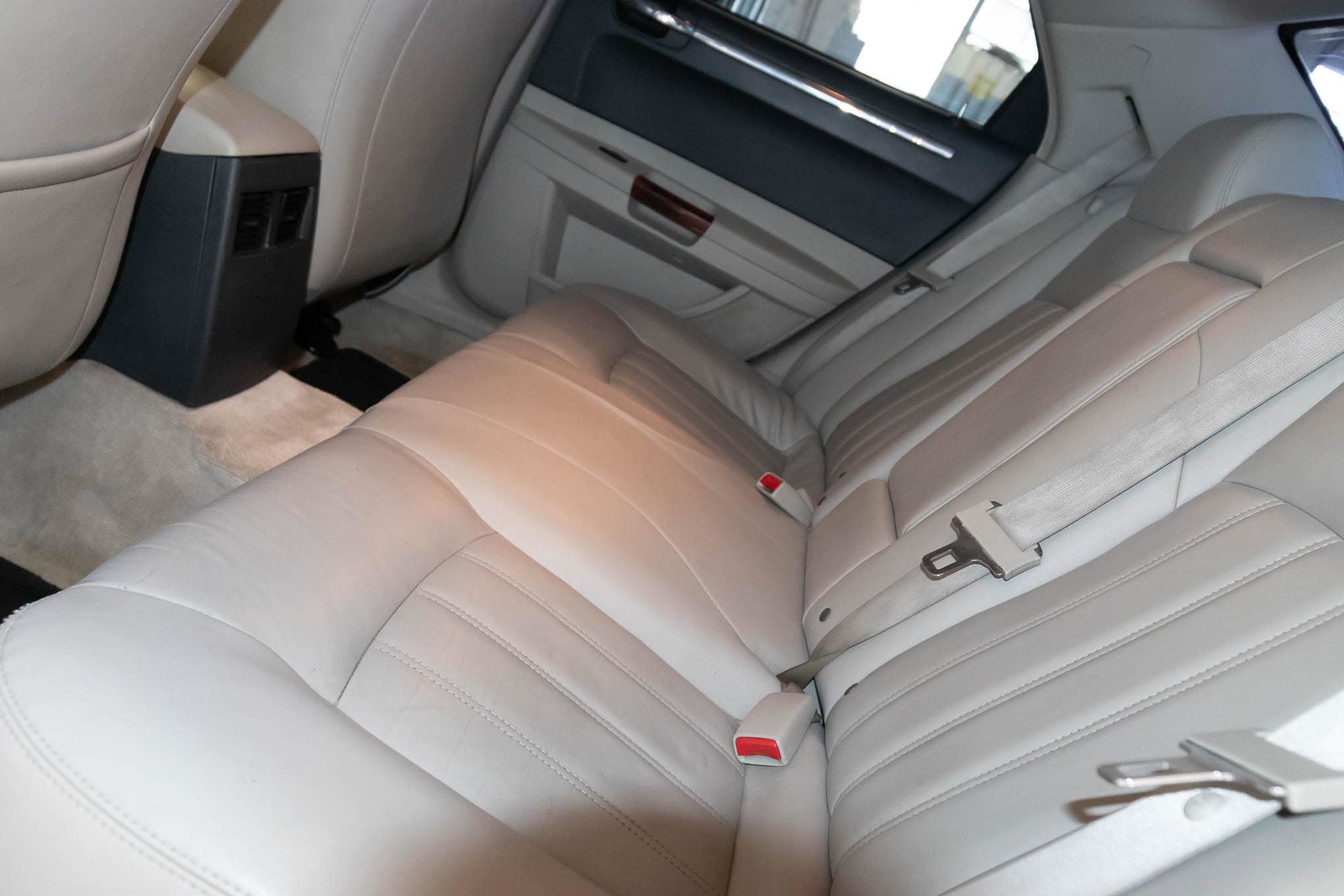 Used 2005 Chrysler 300 C w/ Navigation & Sound Group II RWD image 13