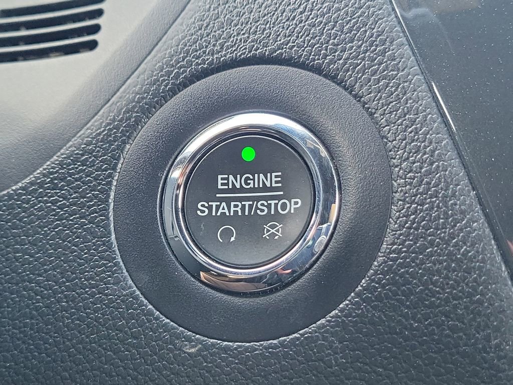 Used 2018 Ford Explorer XLT image 28