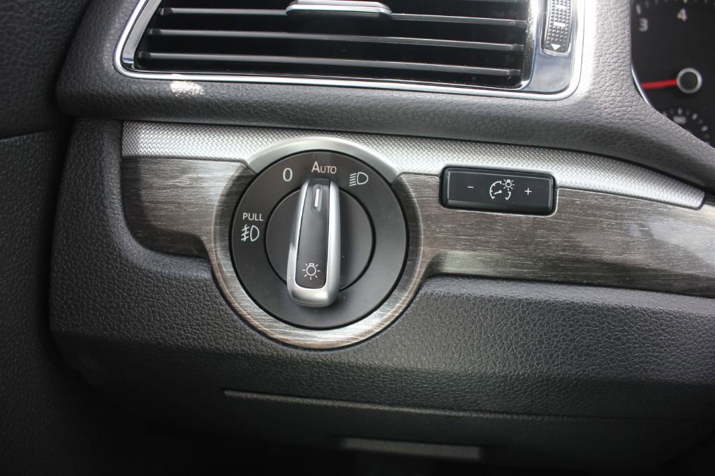 Used 2016 Volkswagen Passat 1.8T SE image 17