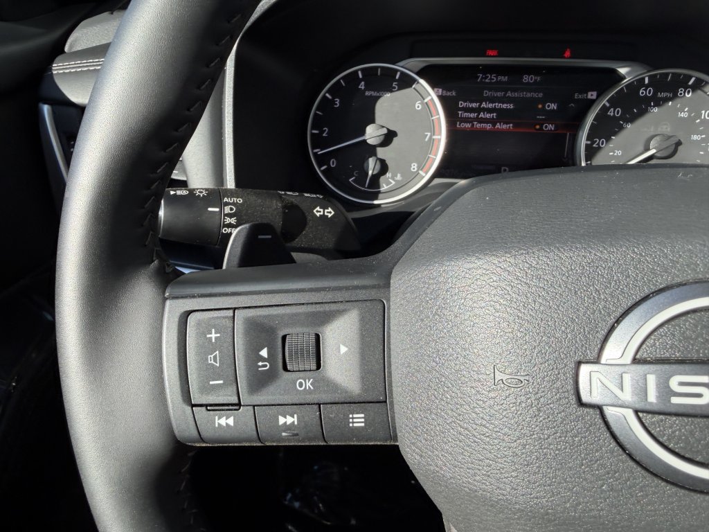 Used 2025 Nissan Rogue SV FWD image 27