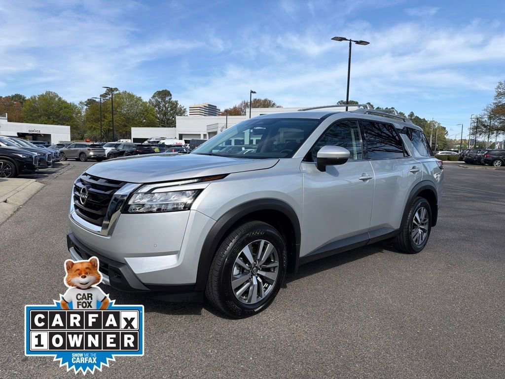 Used 2024 Nissan Pathfinder SL FWD image 5