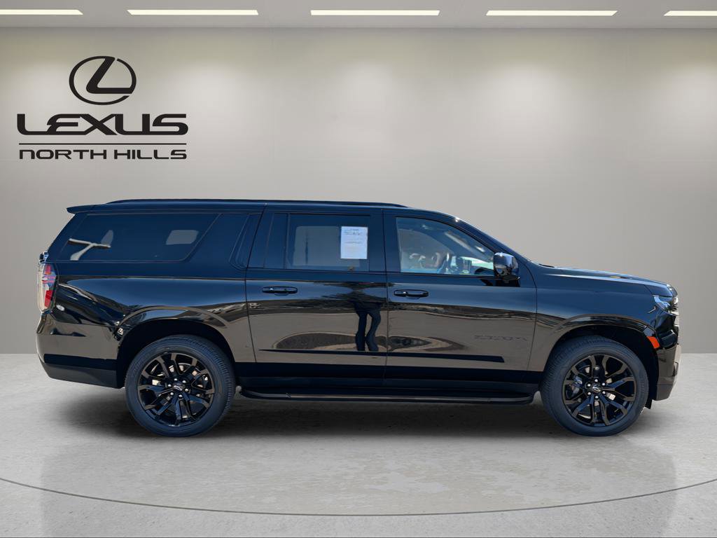 Used 2023 Chevrolet Suburban RST w/ Luxury Package image 5