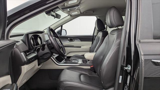 Used 2024 Kia Carnival LX image 14