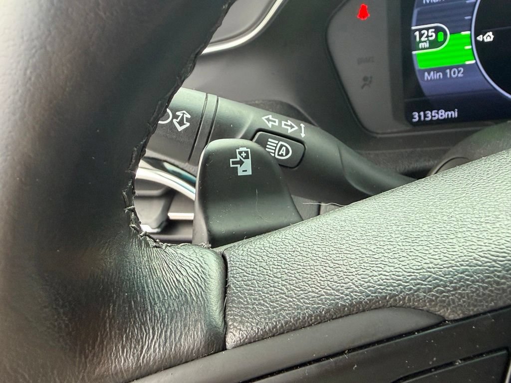 Used 2022 Chevrolet Bolt LT FWD image 33