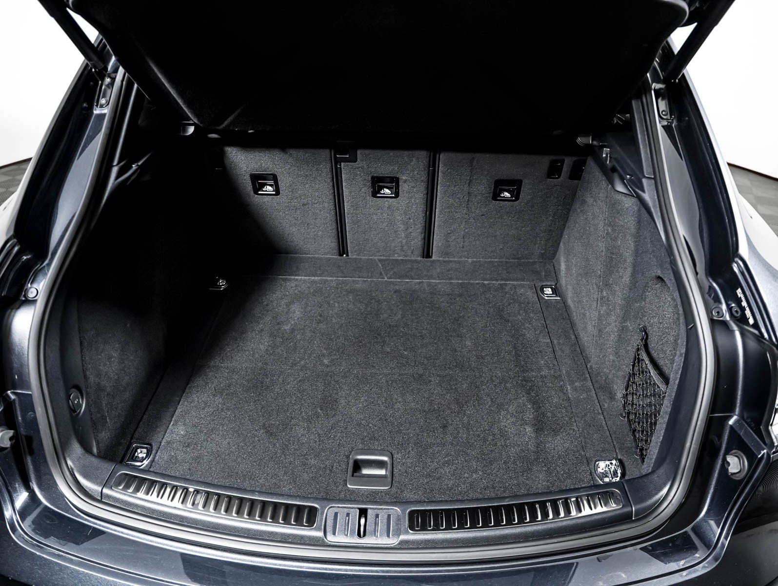 Certified 2022 Porsche Macan AWD/4WD image 27