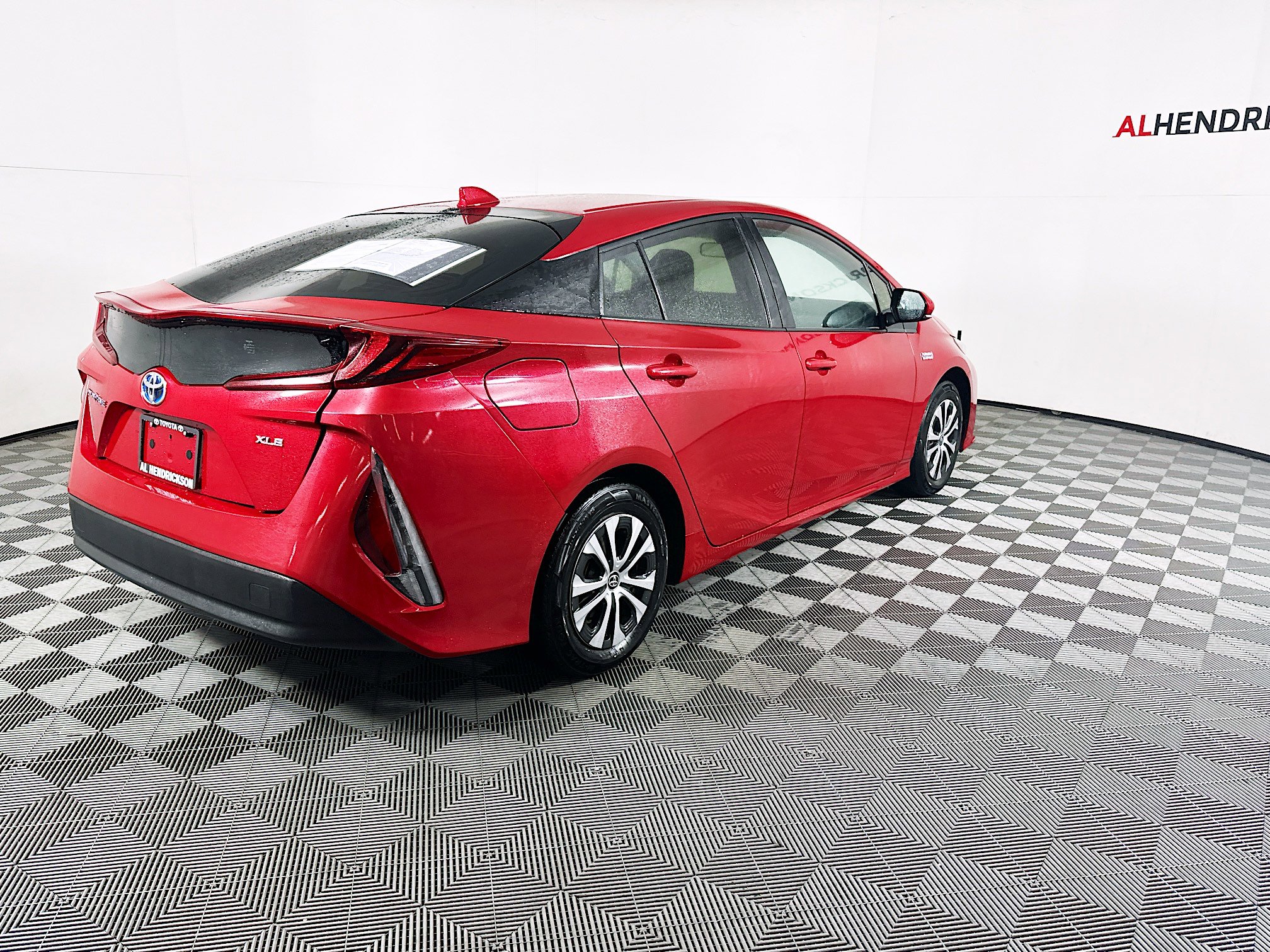 Used 2021 Toyota Prius Prime XLE image 3
