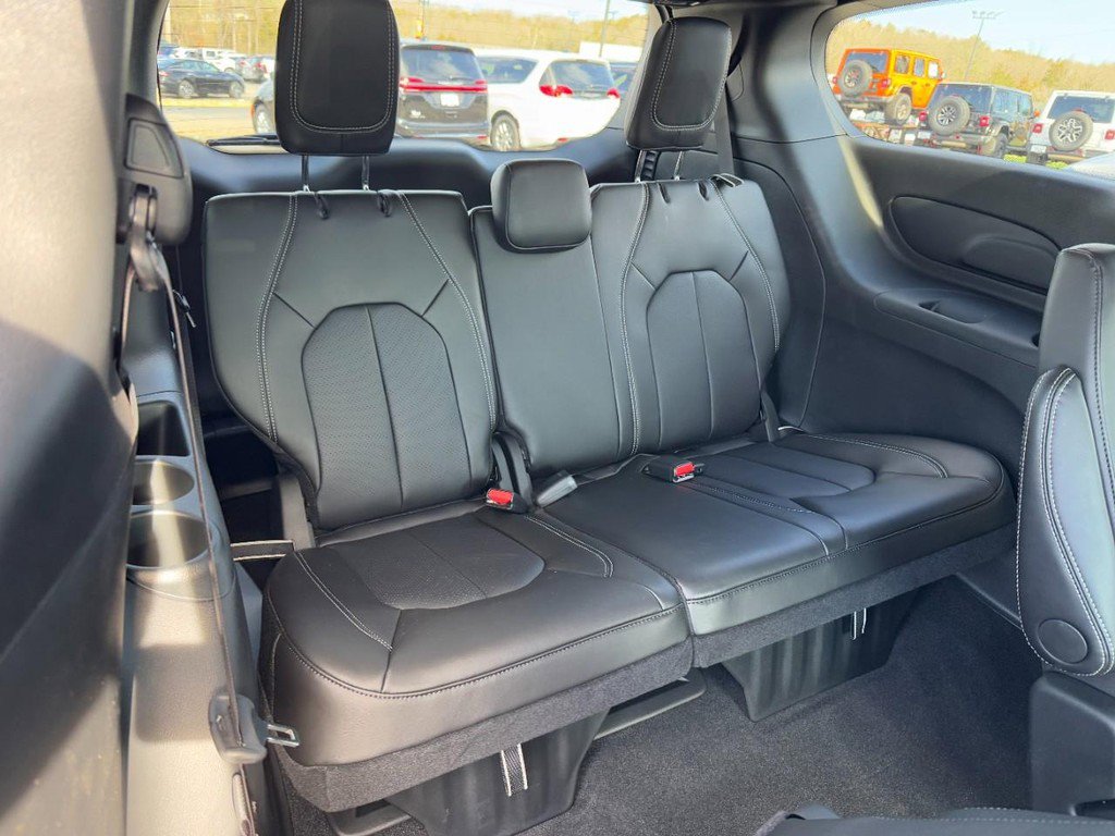 New 2026 Chrysler Pacifica Select image 6