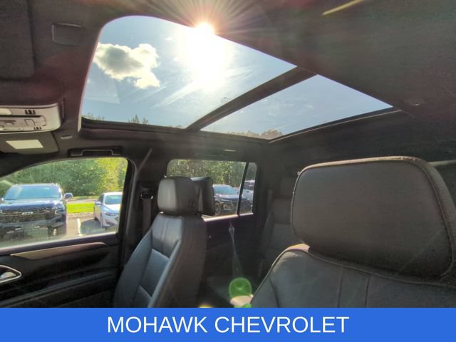 Used 2022 Chevrolet Suburban RST w/ Luxury Package AWD/4WD image 19