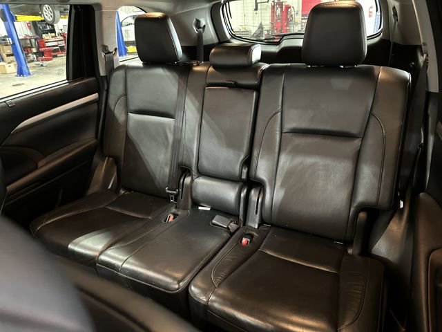 Used 2017 Toyota Highlander XLE image 28