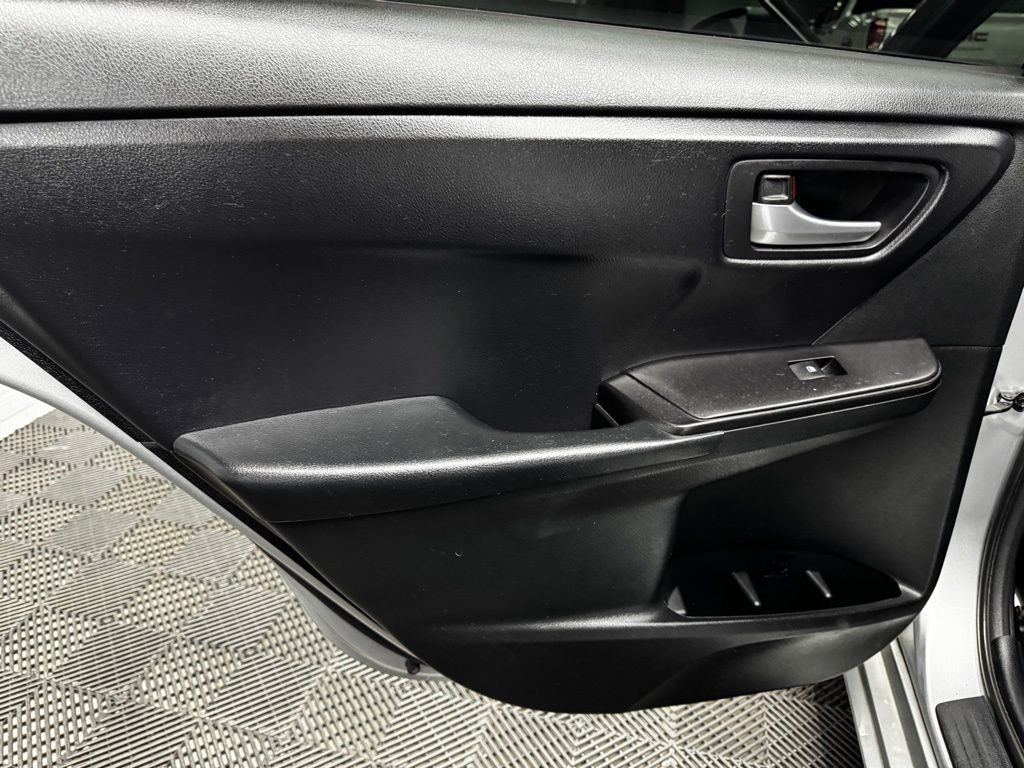 Used 2017 Toyota Camry SE FWD image 41