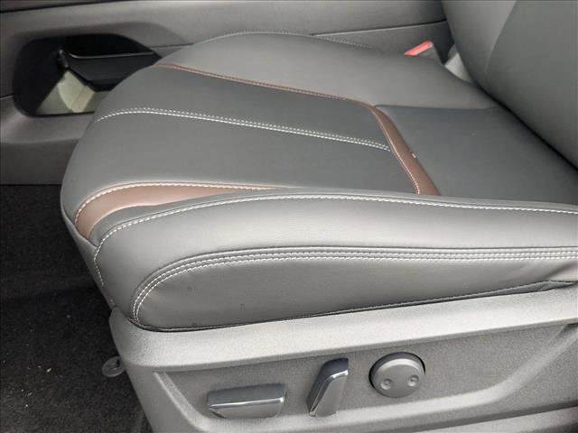 New 2026 Nissan Armada SL w/ Captain's Chari Seat Package image 4