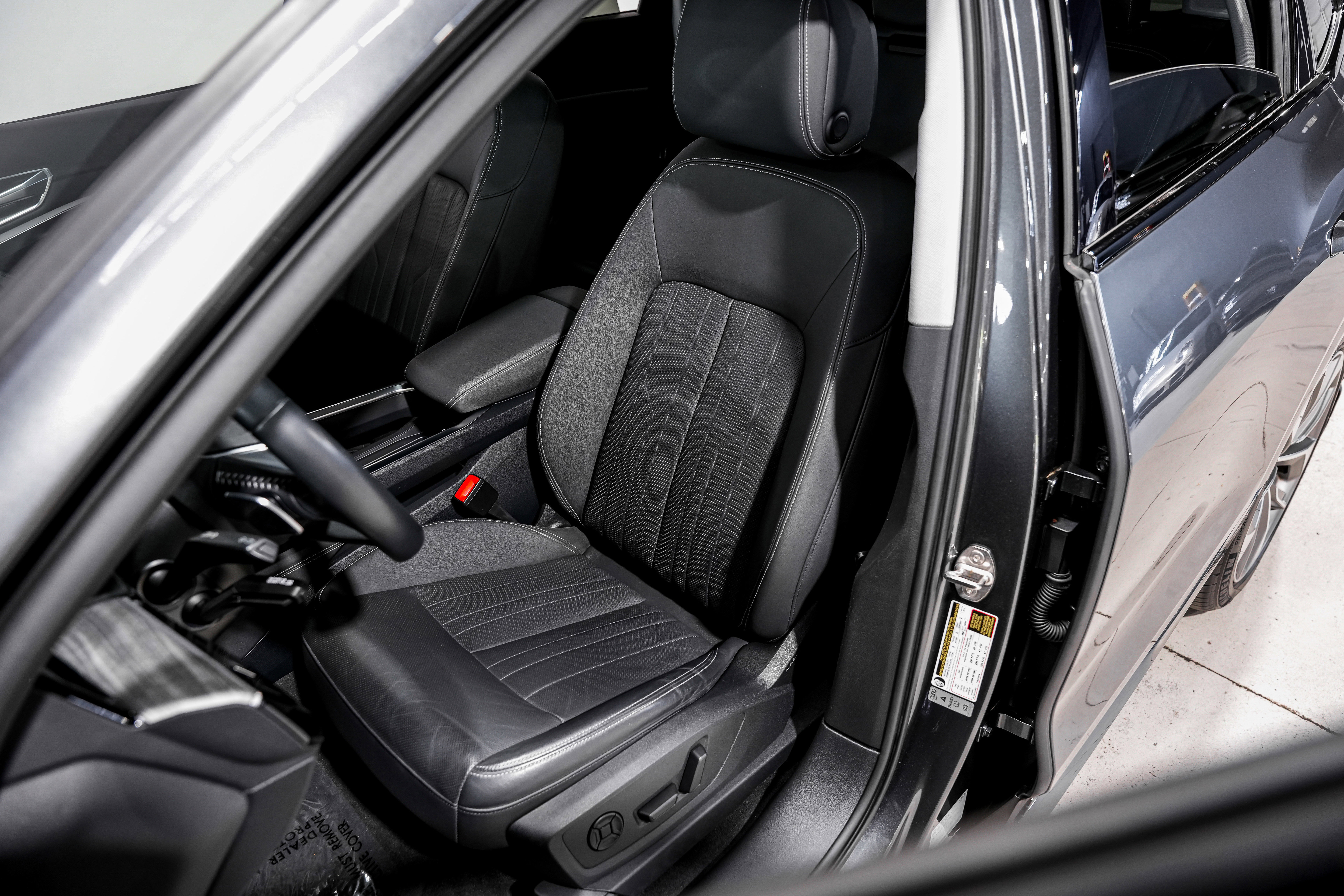 Used 2021 Audi e-tron Premium Plus w/ Premium Plus Package AWD/4WD image 22