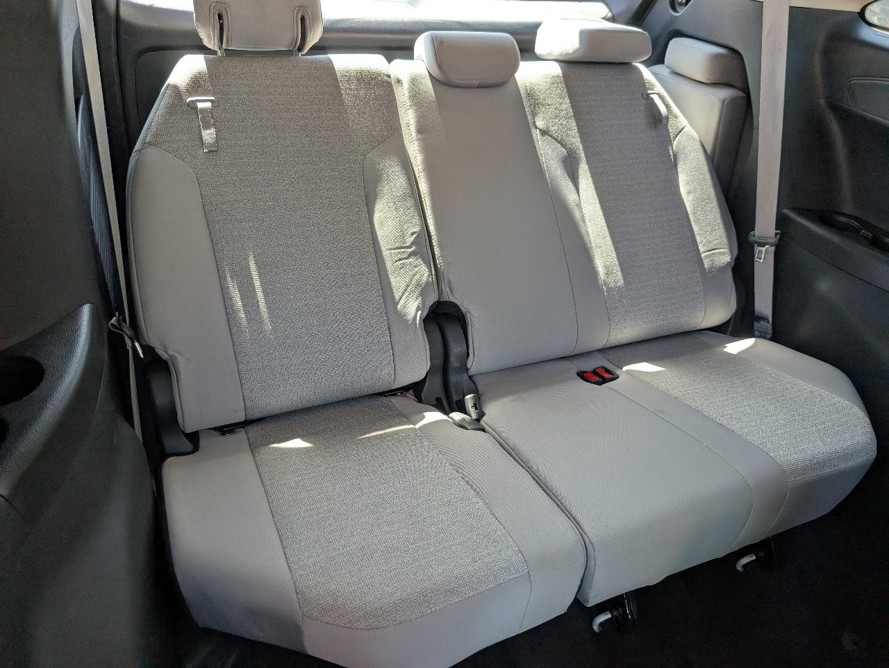 Used 2025 Toyota Sienna LE FWD image 6