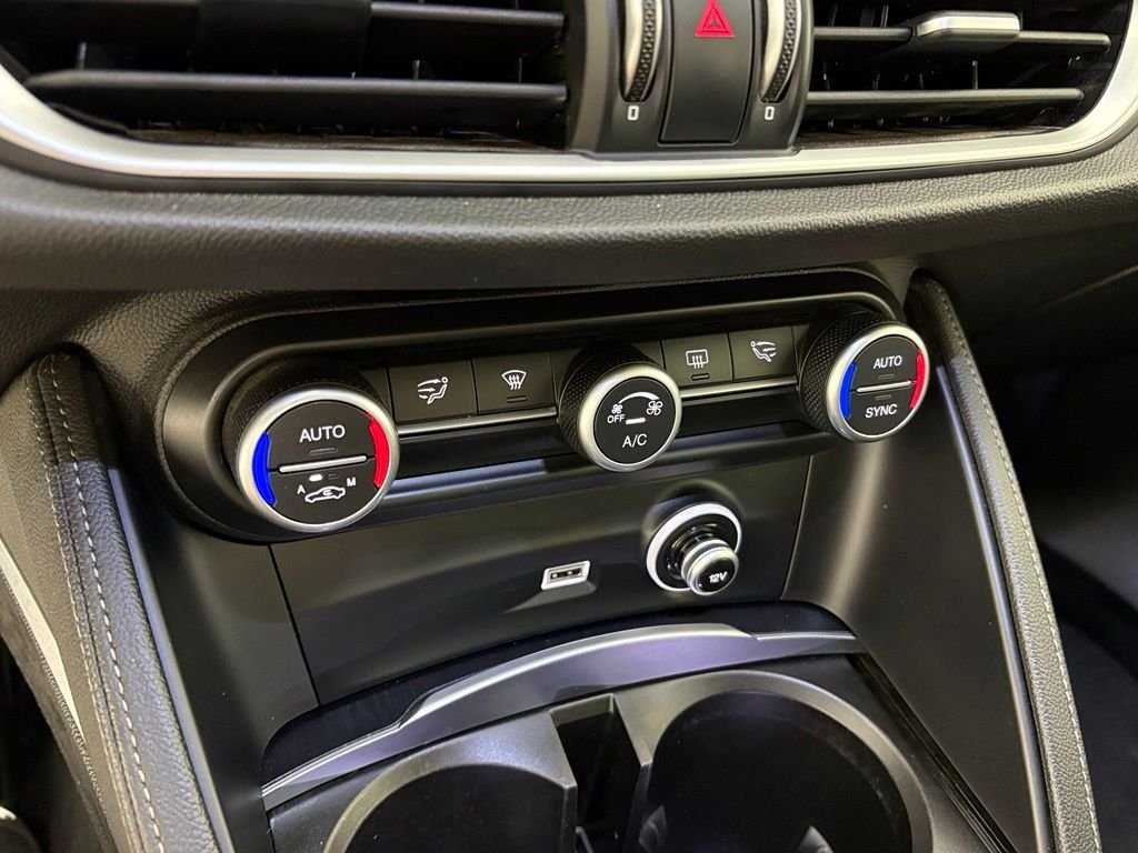 Used 2019 Alfa Romeo Stelvio w/ Nero Edizione RWD image 35