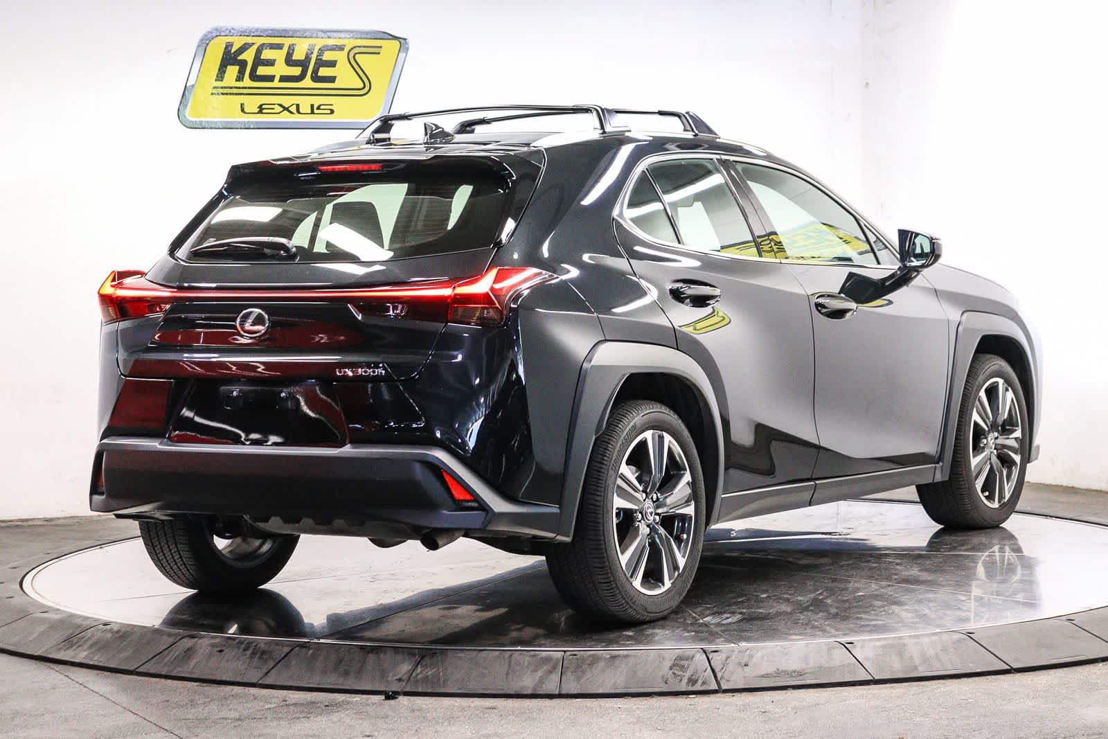 Certified 2025 Lexus UX 300h FWD w/ Accessory Package (Z2) image 4