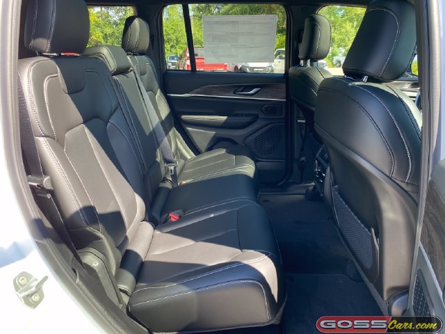 New 2026 Jeep Grand Cherokee Limited w/ Limited Altitude Package AWD/4WD image 8