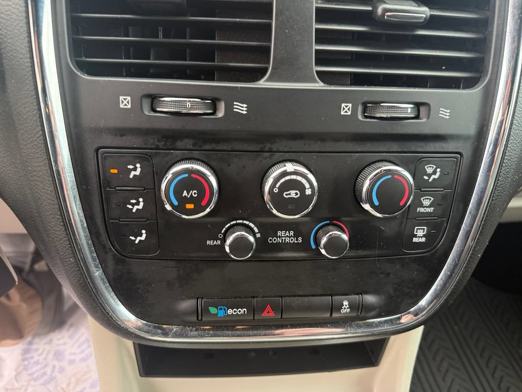 Used 2019 Dodge Grand Caravan SXT FWD image 25
