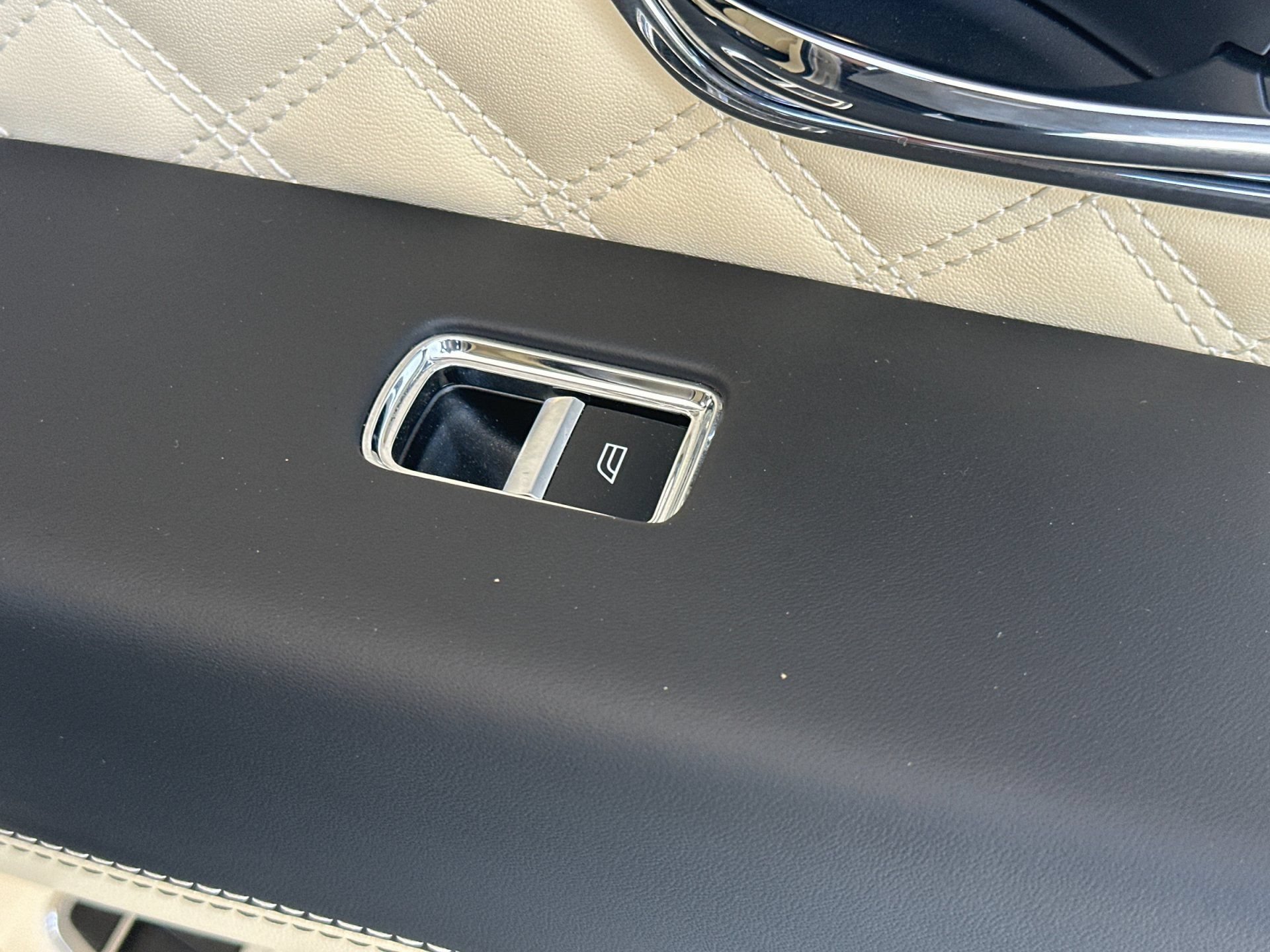 Certified 2023 Bentley Bentayga AWD/4WD image 19