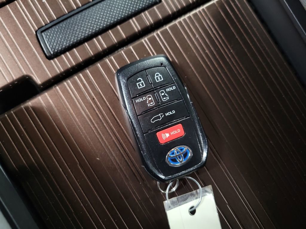 Used 2024 Toyota Sienna XLE w/ XLE Plus Package image 15