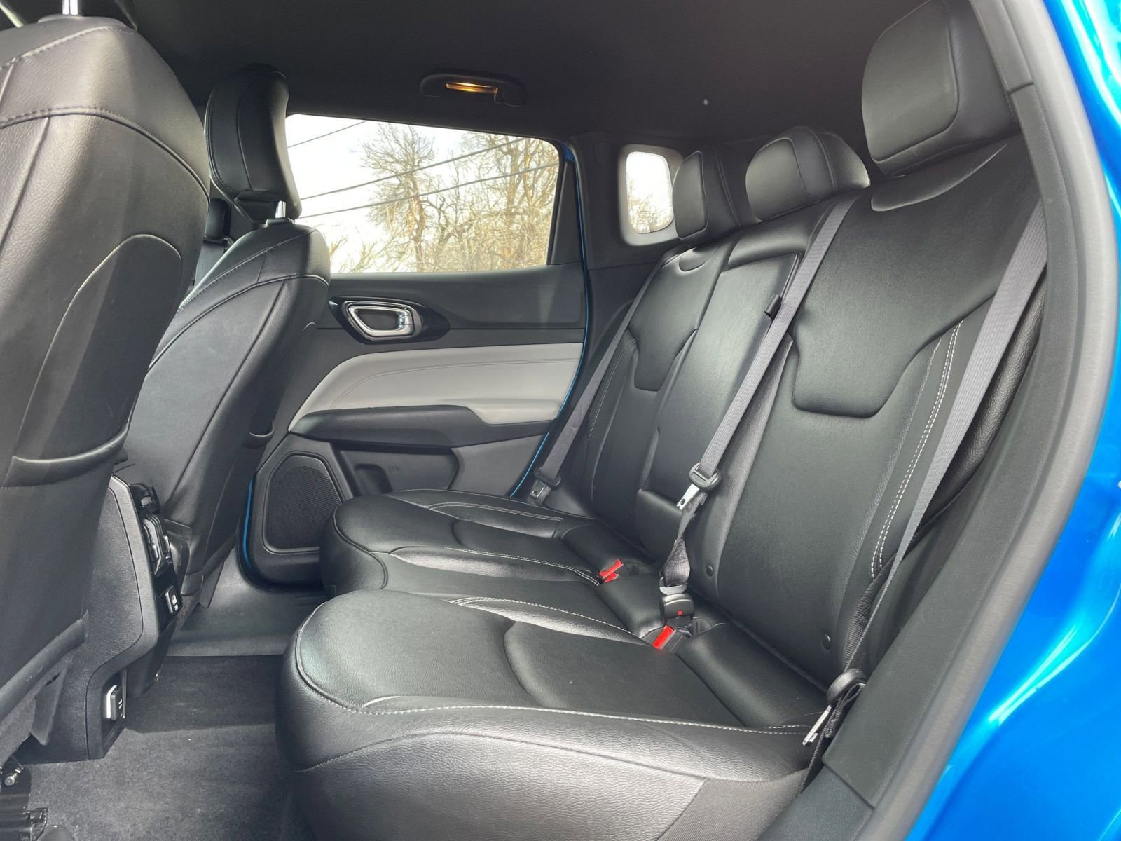 Used 2025 Jeep Compass Limited image 27