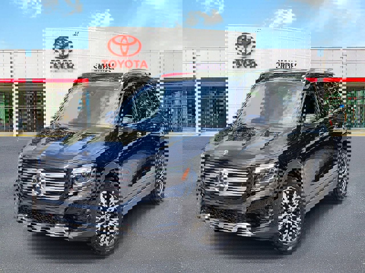 Used 2025 Mercedes-Benz GLB 250 image 1