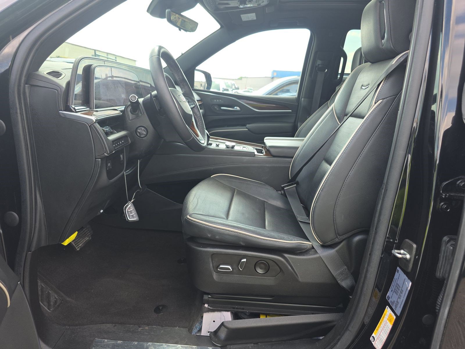 Used 2022 Cadillac Escalade Premium Luxury AWD/4WD image 7