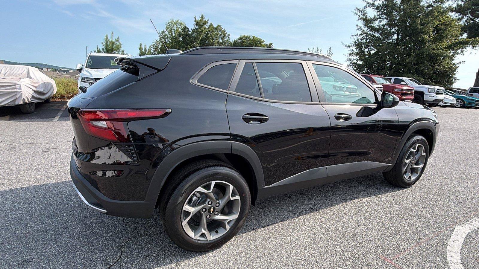 New 2026 Chevrolet Trax LT w/ Driver Confidence Package FWD image 8