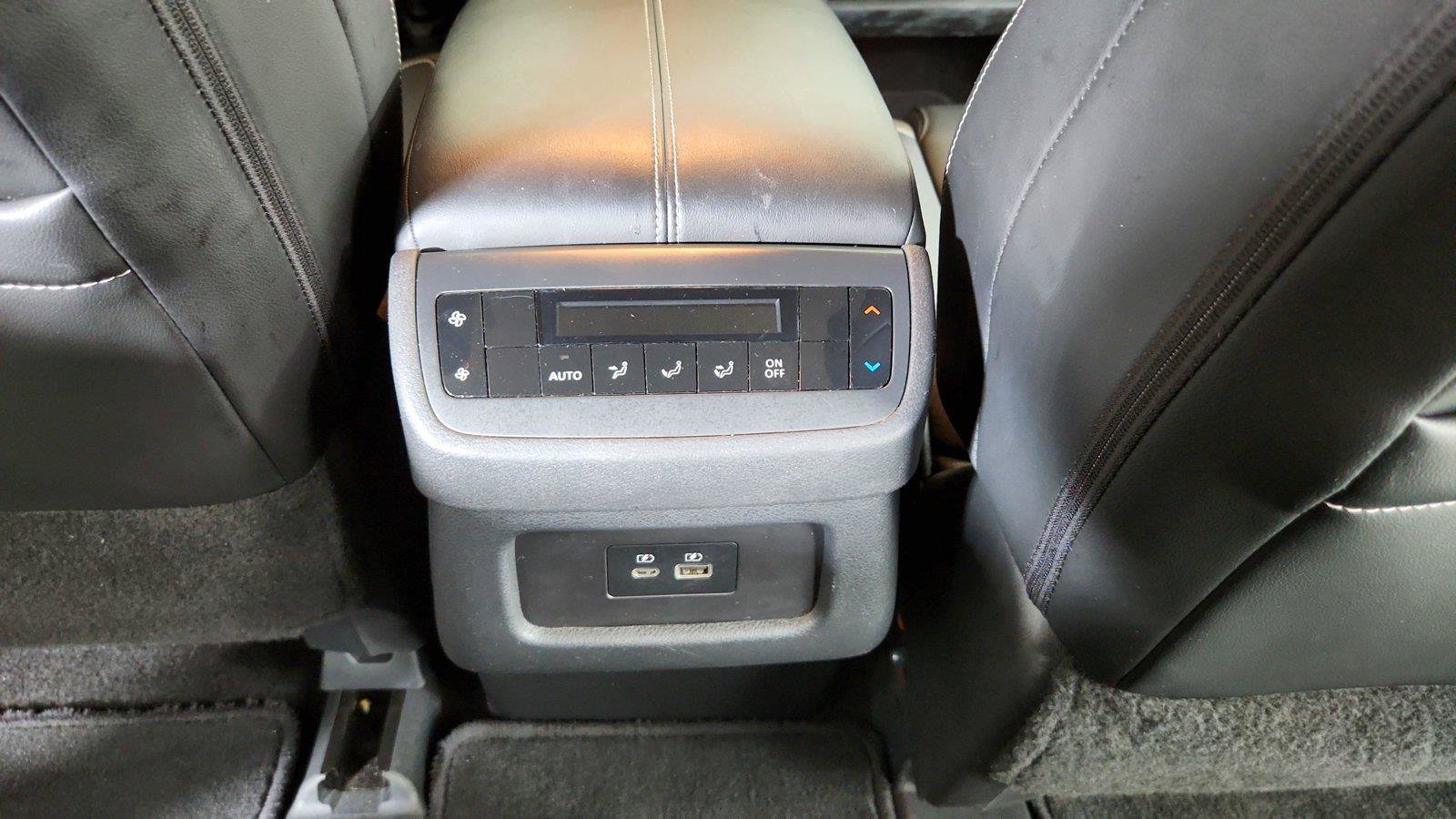Used 2025 Nissan Pathfinder SL FWD image 21