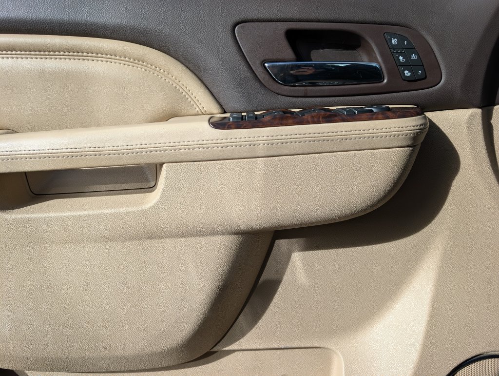 Used 2014 GMC Yukon Denali AWD/4WD image 18