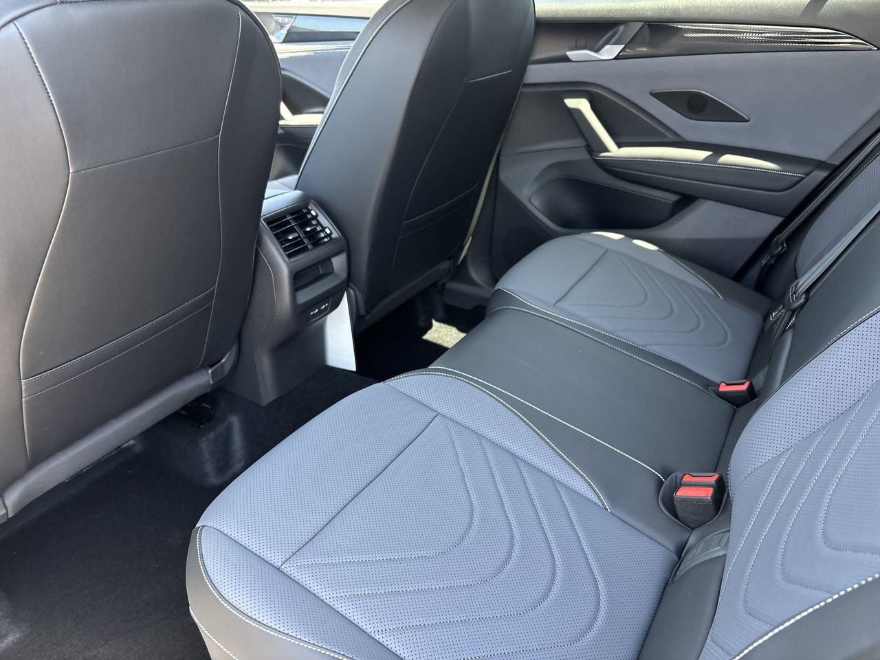 New 2026 Volkswagen Tiguan SE FWD image 13
