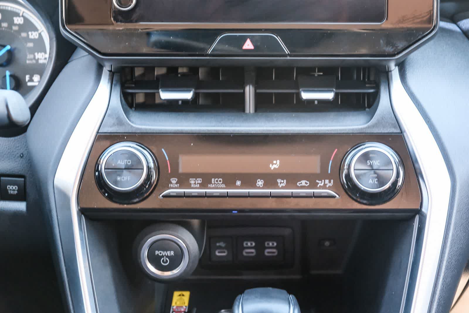 Certified 2024 Toyota Venza LE AWD/4WD image 17