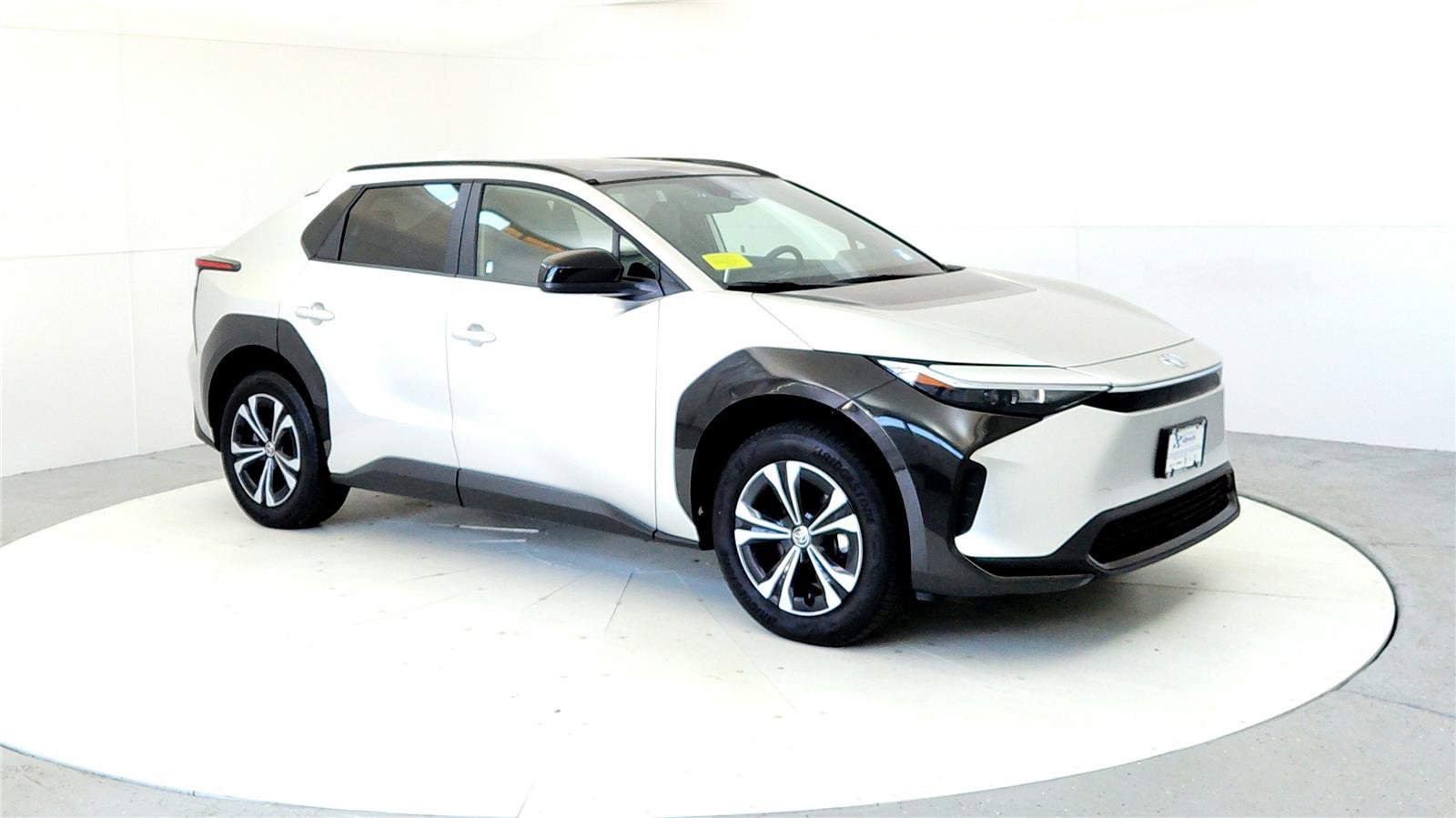 Used 2023 Toyota bZ4X XLE w/ Weather Package image 7