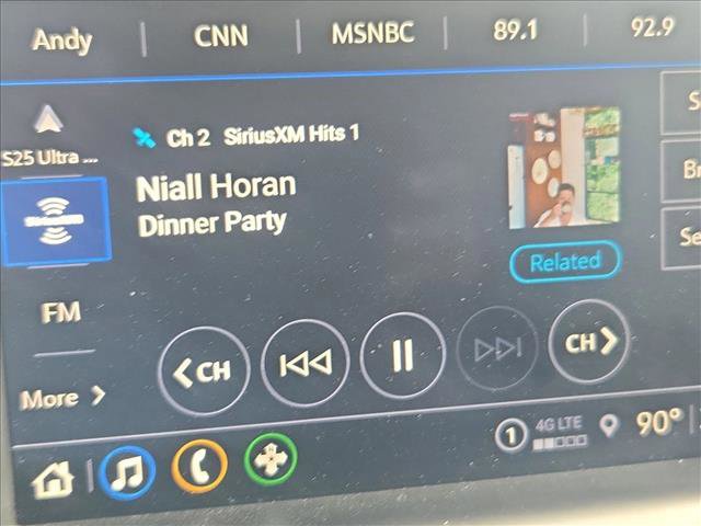 Used 2024 GMC Terrain SLT image 25